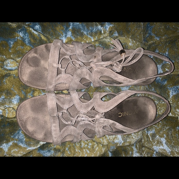 Vionic wedge size 11 - Picture 3 of 3